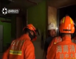 醉酒男子踹壞電梯跌落電梯井