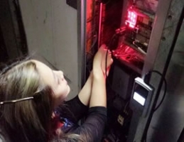 干電梯這么多年終于收到了女徒弟