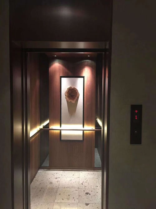 電梯轎廂